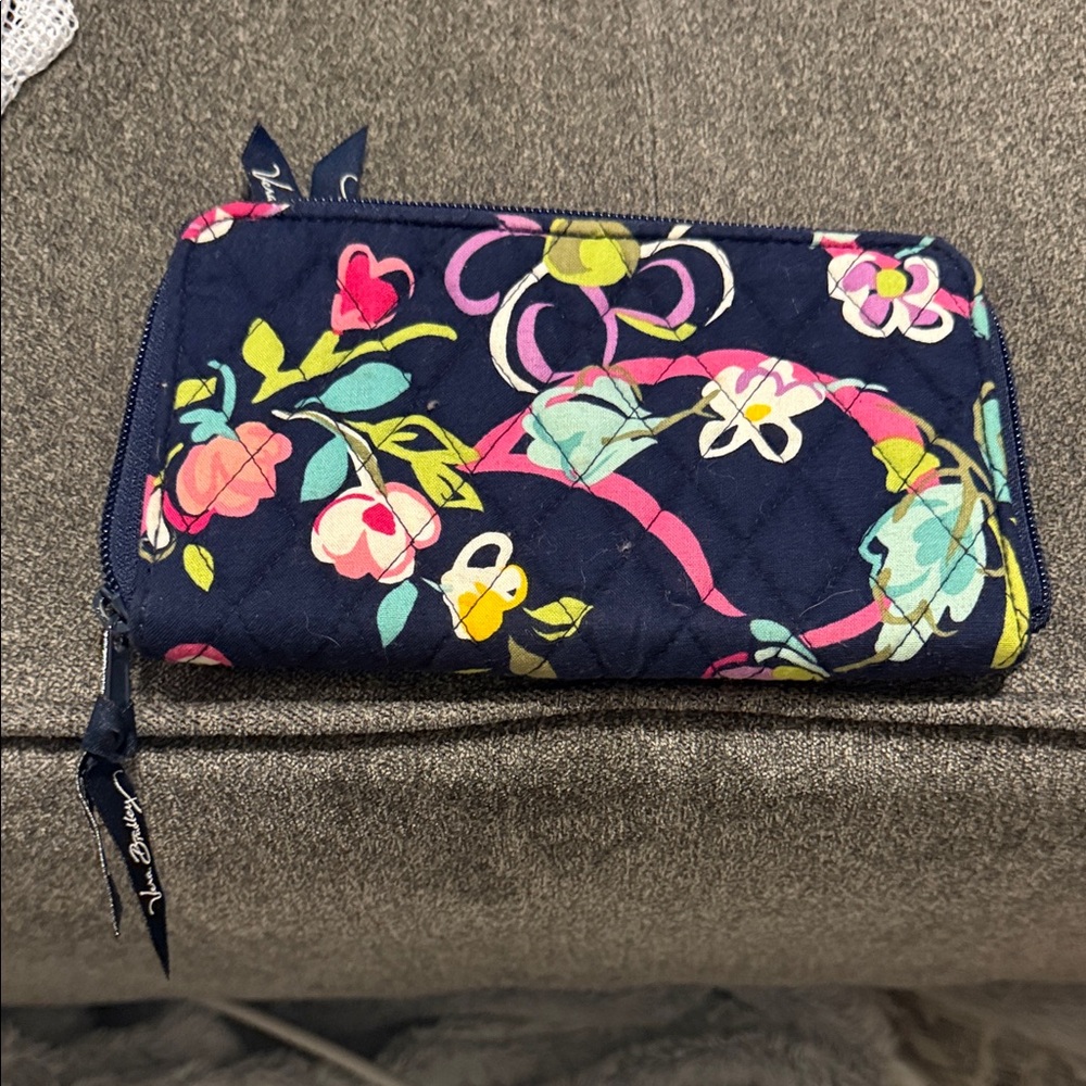Vera Bradley zip around wristlet